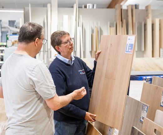 Beratungsgespräch Parkett Laminat Ausstellung