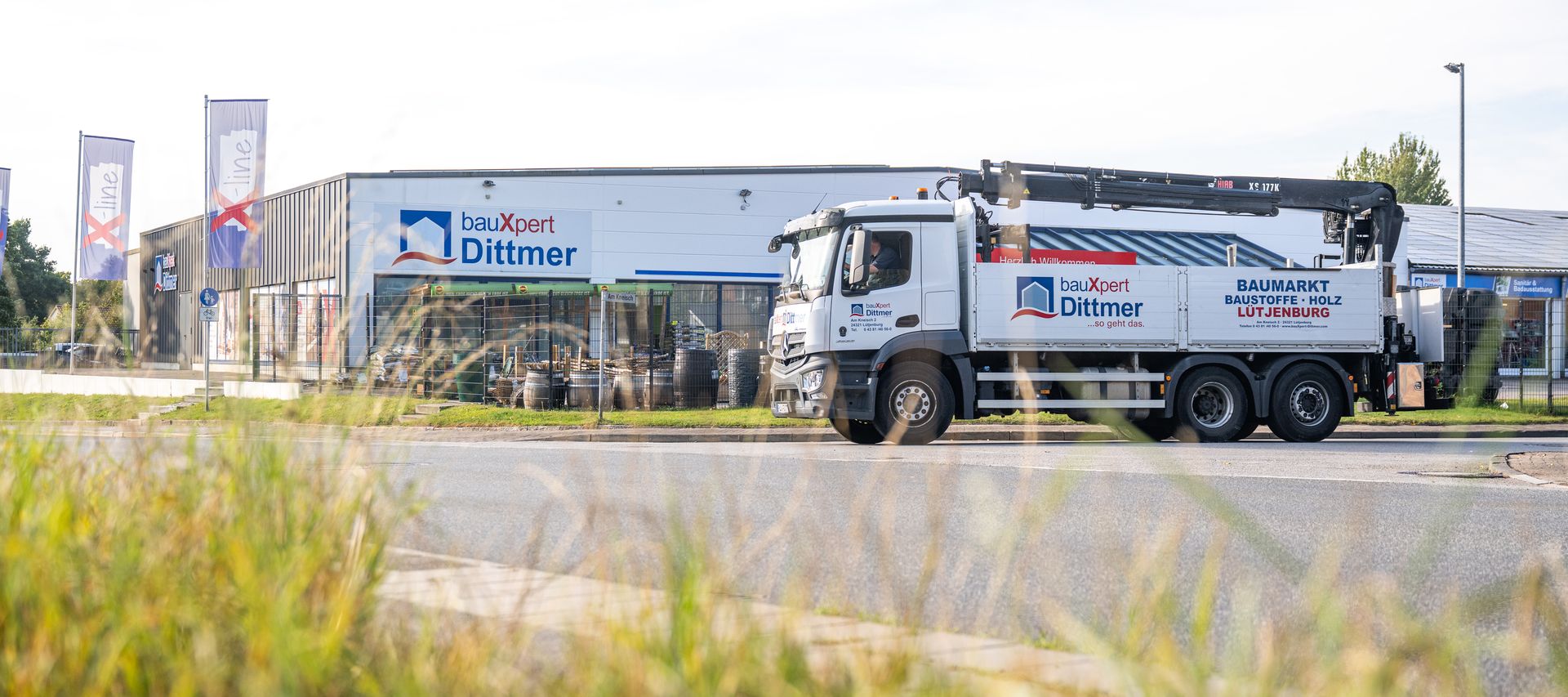bauxpert dittmer aueßnansicht mit LKW Lütjenburg