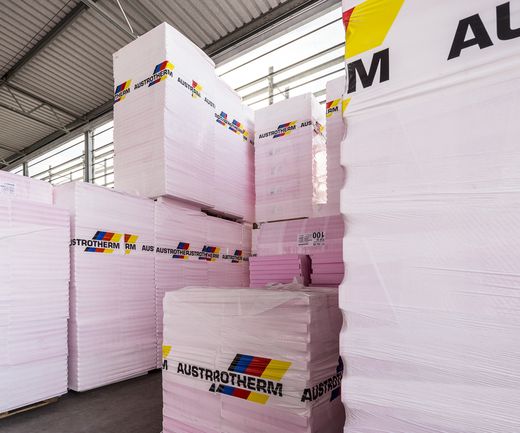 XPS Dämmstoffe zum Verkauf gestapelt im Baustofflager