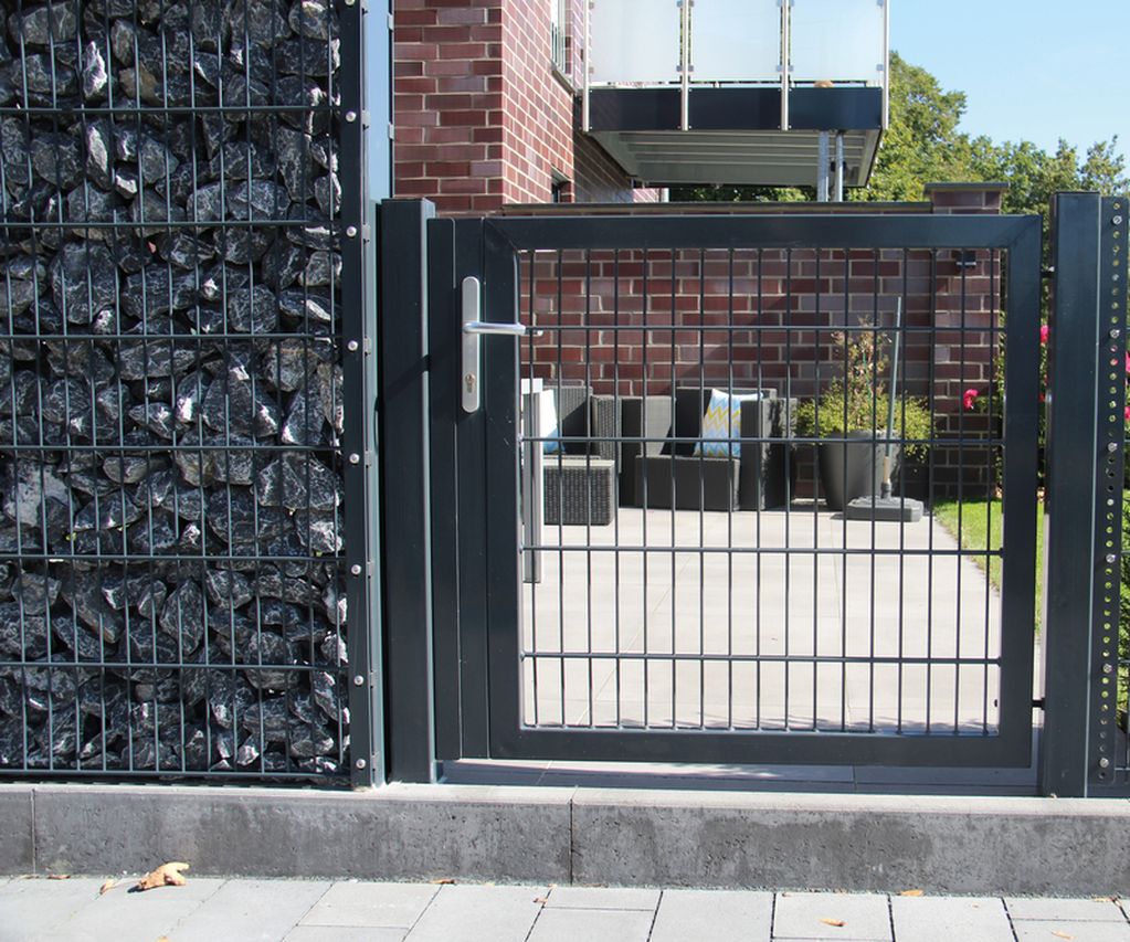 Doppelstabmattenzaun mit Tor