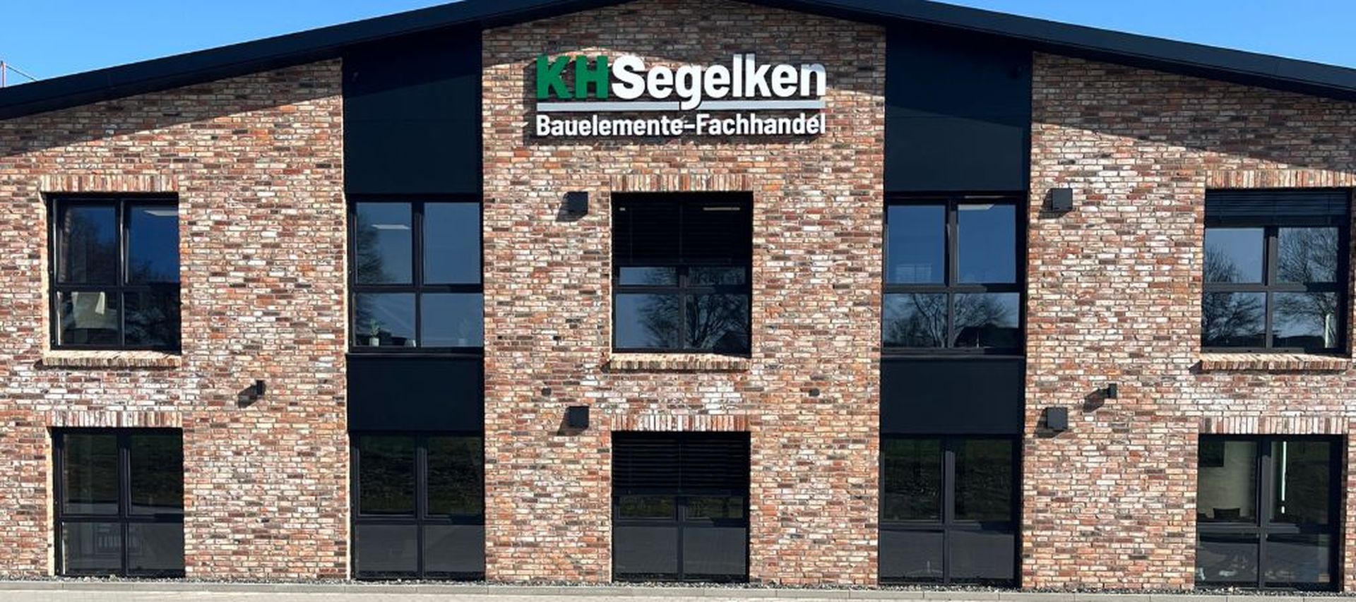 Ziegelsteinfassade am Gerwerbebau gemauert mit Rückbauziegel bei der Firma KH Segelken