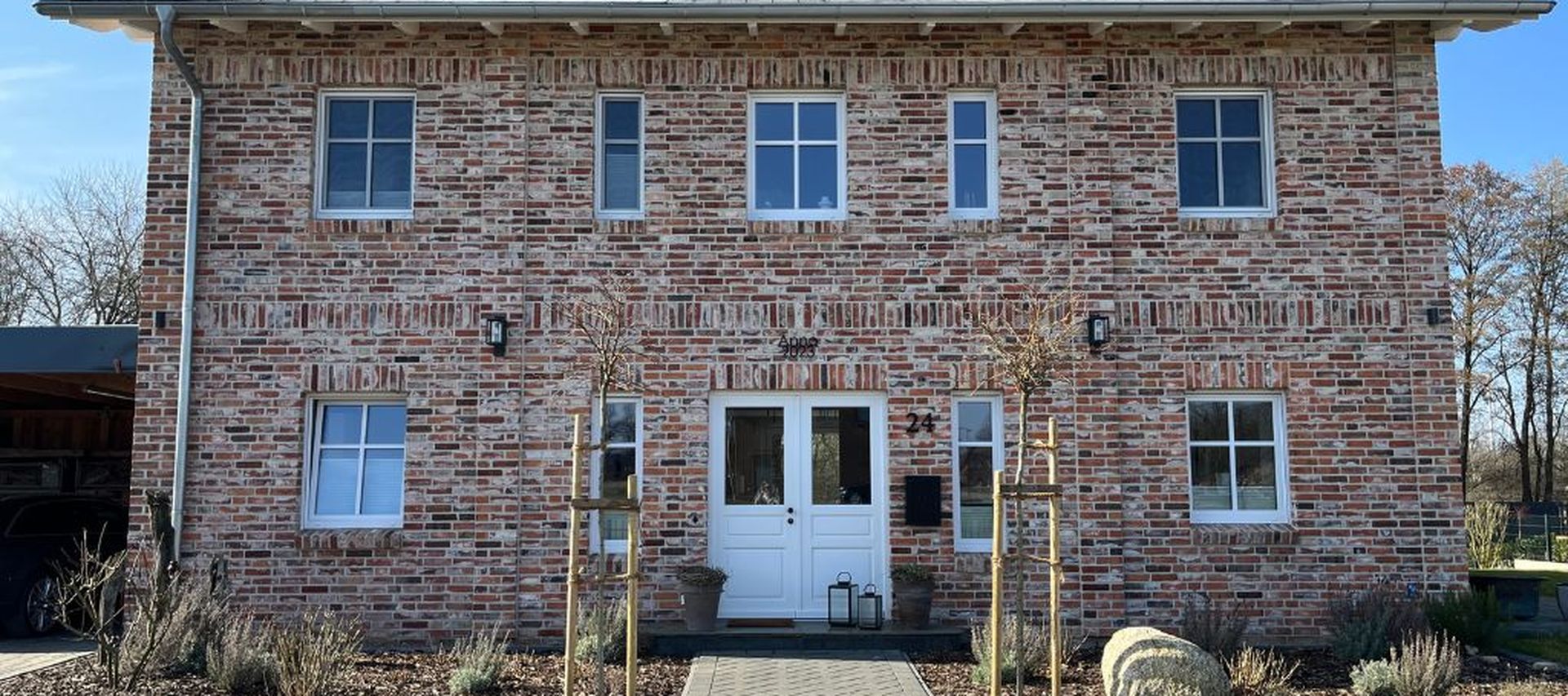 Einfamilienhaus  mit wiederverwendeten Ziegelsteinen aus dem Rückbau – nachhaltiges Bauen und Baustoff-Recycling