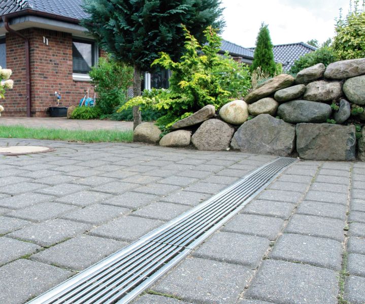 ACO Entwässerungsrinne auf Hofeinfahrt