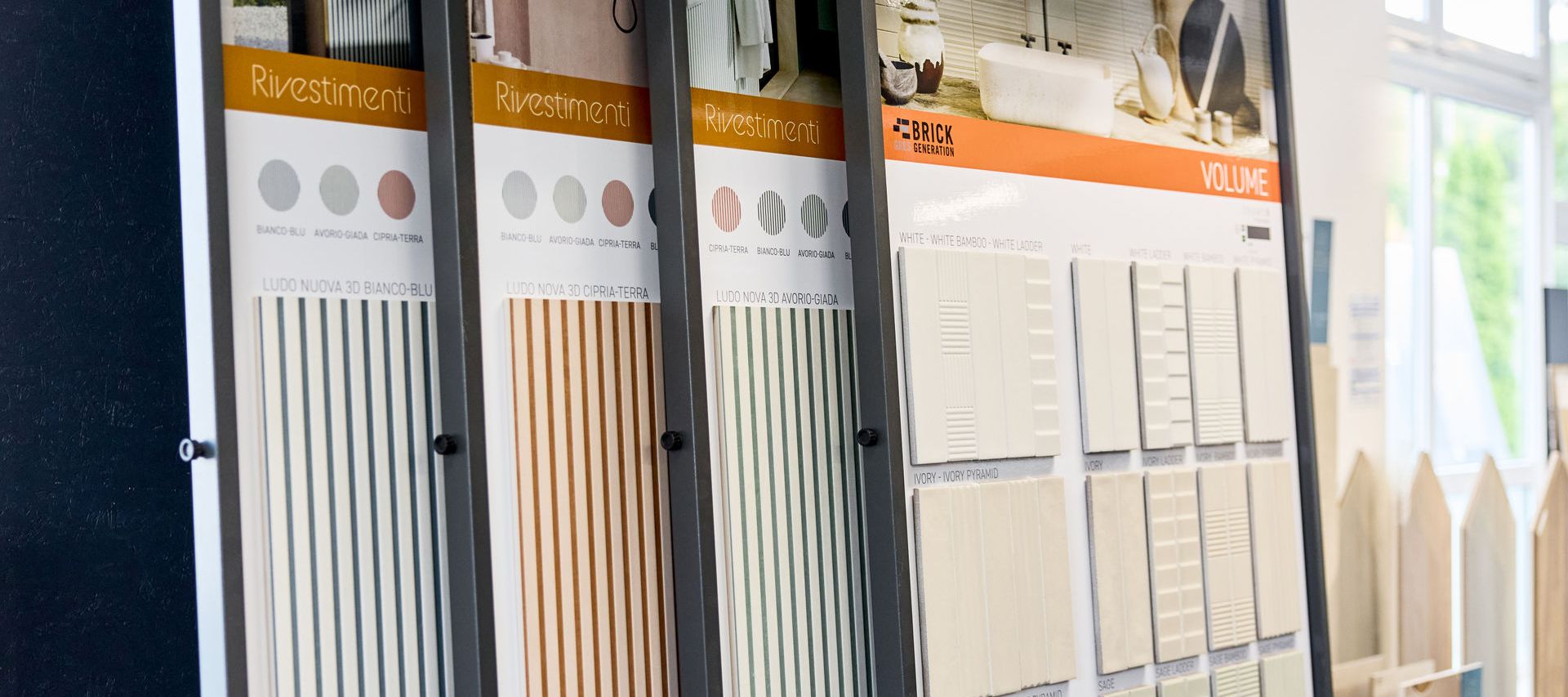 Fliesenausstellung im Baustoffhandel bauXpert Gebhard