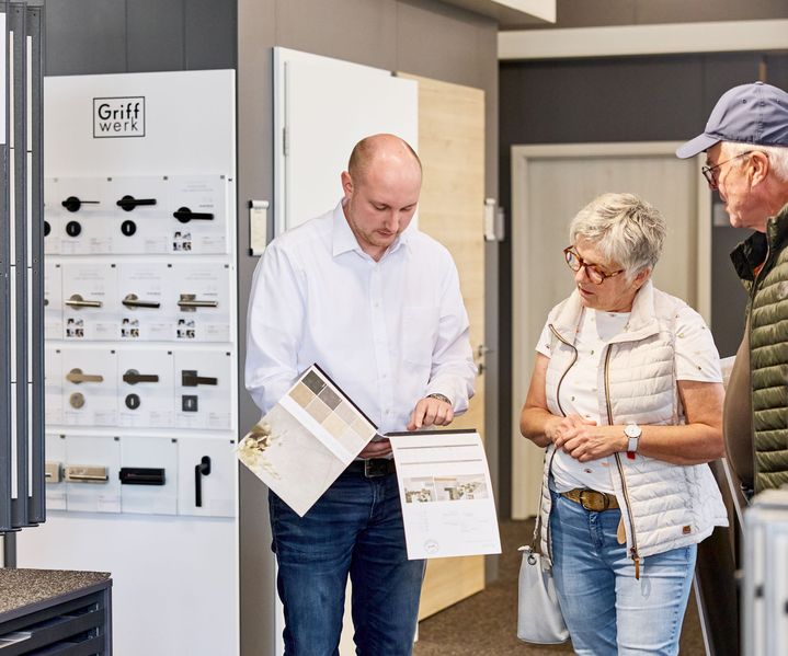 Kundenberatung in der Fliesenausstellung in Hagen bei Bremen