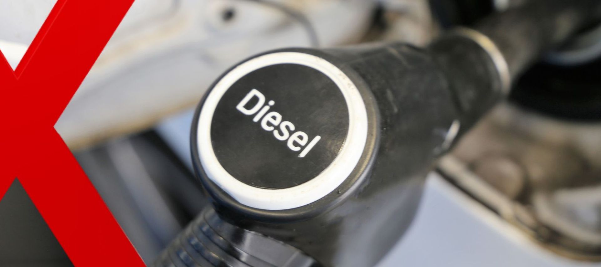 gekaufter Diesel von bauXpert Gebhard aus Zeven wir in ein Fahrzeug getankt