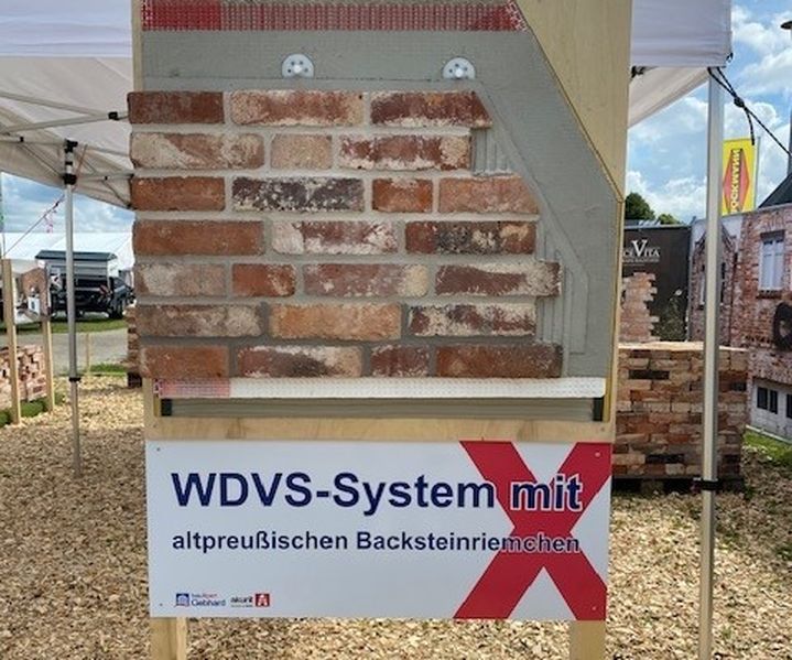 WDVS System mit altpreußischen Backsteinriemchen gezeigt auf der Tarmstedter Ausstellung