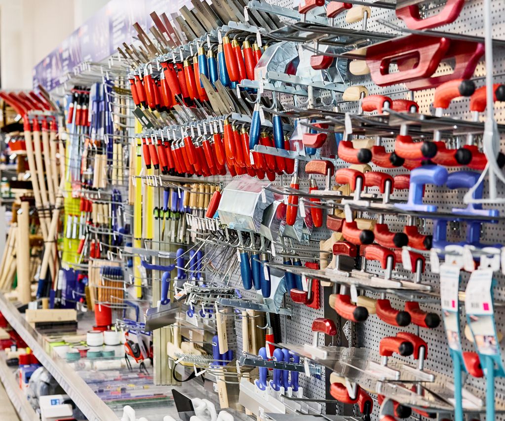 Werkzeuge im Baumarkt von bauXpert Gebhard