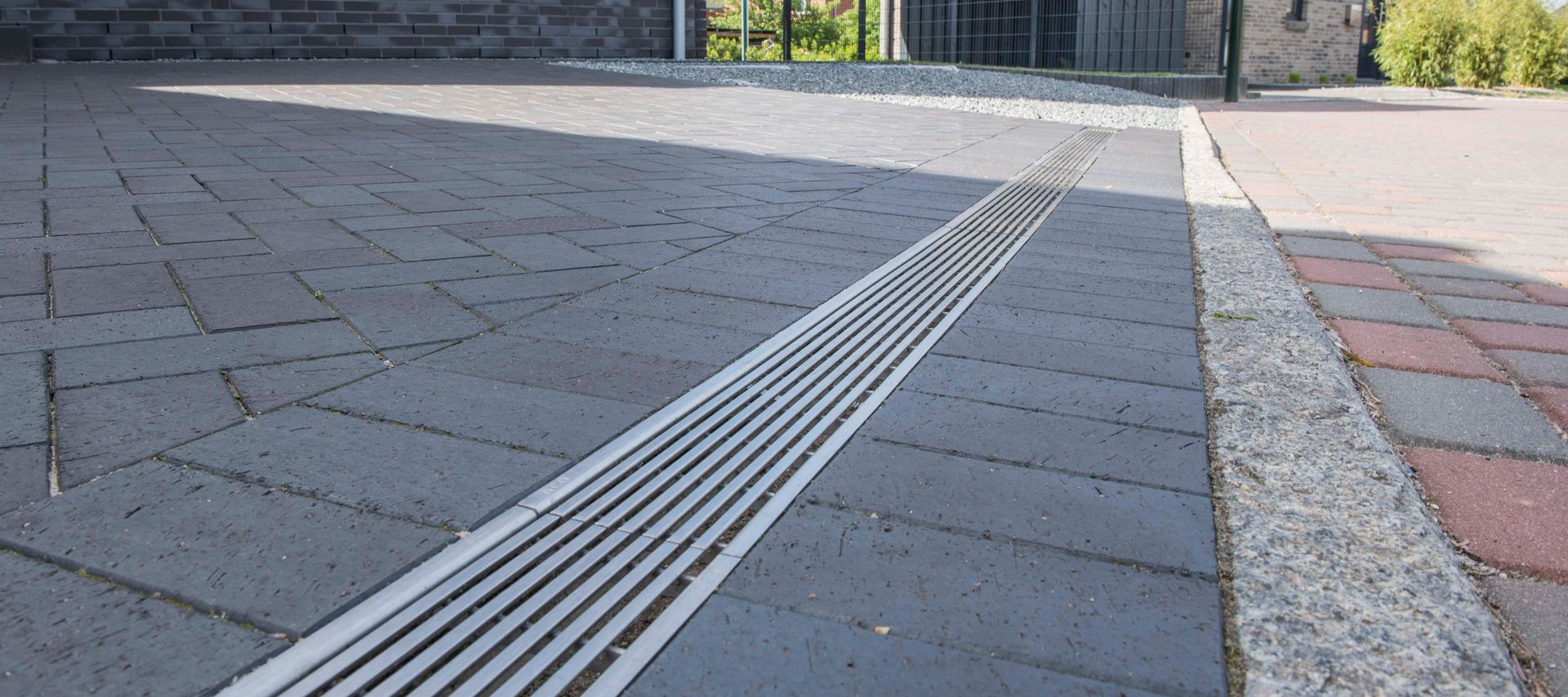 ACO Entwässerungsrinne auf Hofeinfahrt