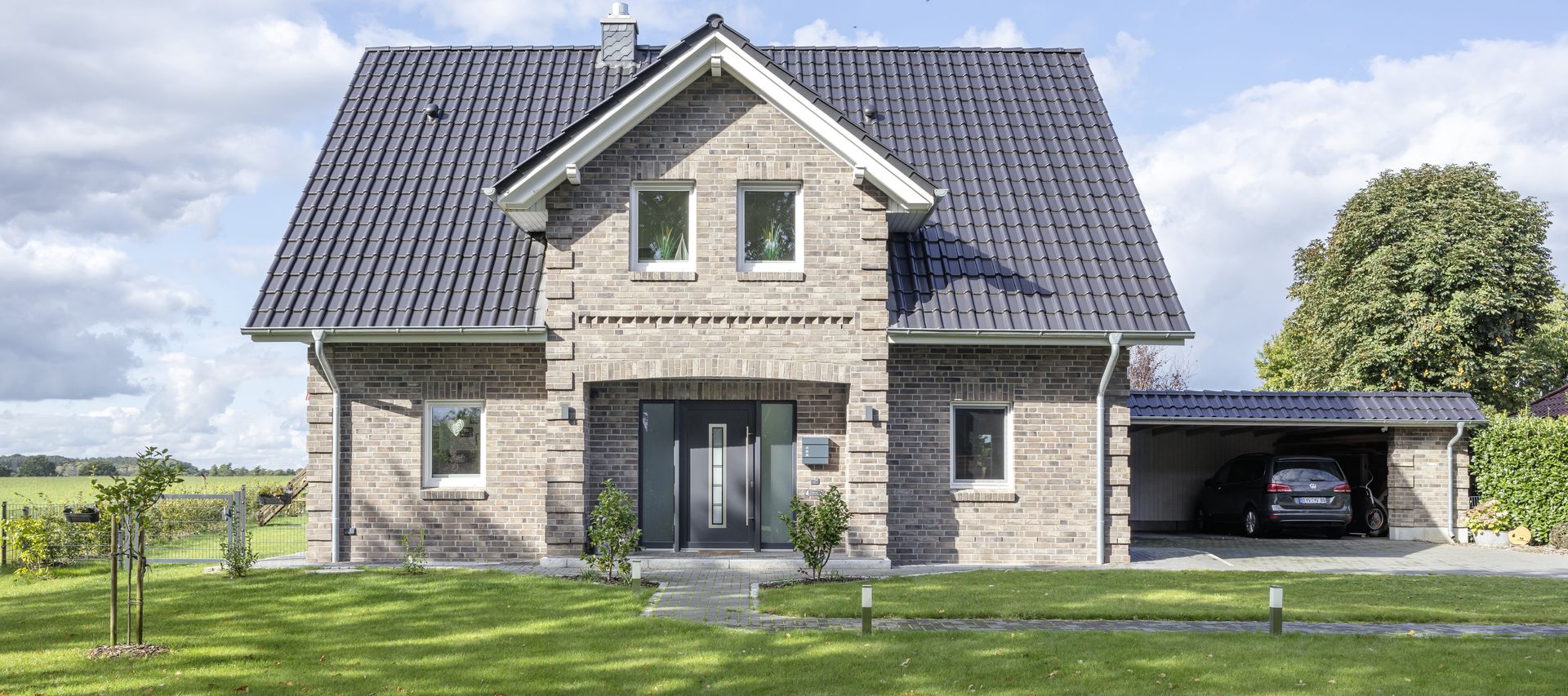 Einfamilienhaus mit grauem Klinker