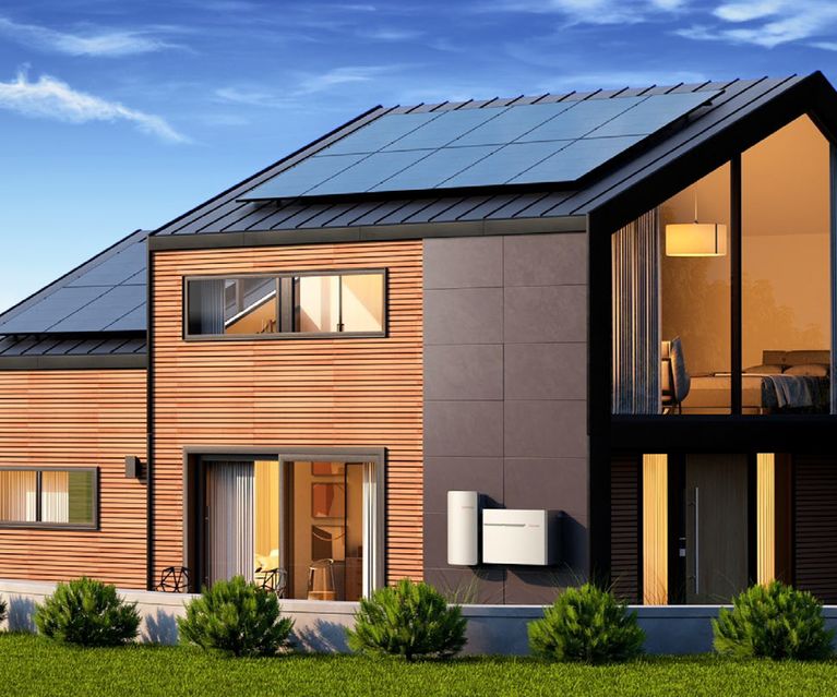 Foto eines Hauses mit Aufdach Photovoltaik-Anlage