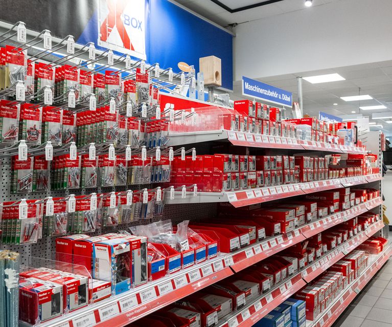 Elektrowerkzeug- Zubehör Regal mit Maschinenzubehät und Dübel bauXpert Gr Beilage Vechta Holz Baustoffhandel