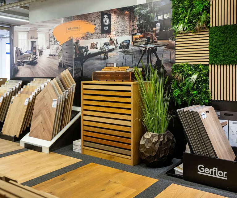 Ausstellung Bodenbeläge. Böden in Aufstellern und auf dem Boden verlegt. von bauXpert Gr Beilage Vechta