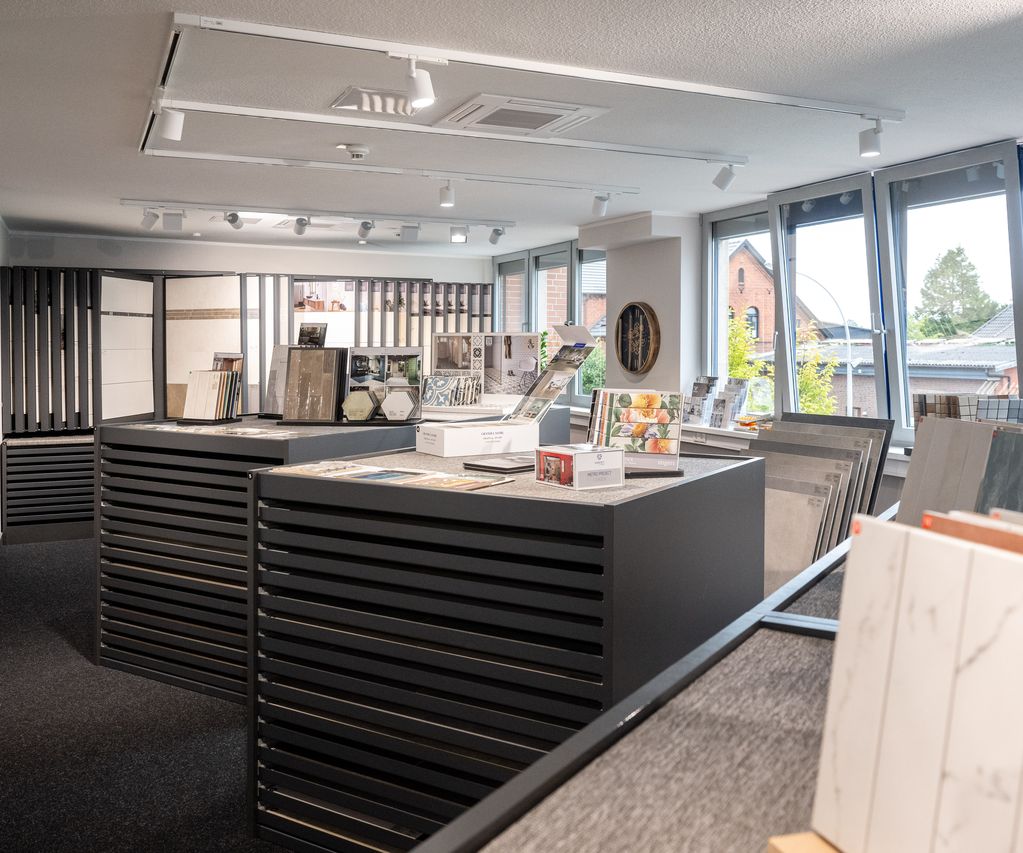 Fliesenausstellung bei bauXpert Gr Beilage in Vechta, dem Holz & Baustoffhandel, verschiedene Fliesen