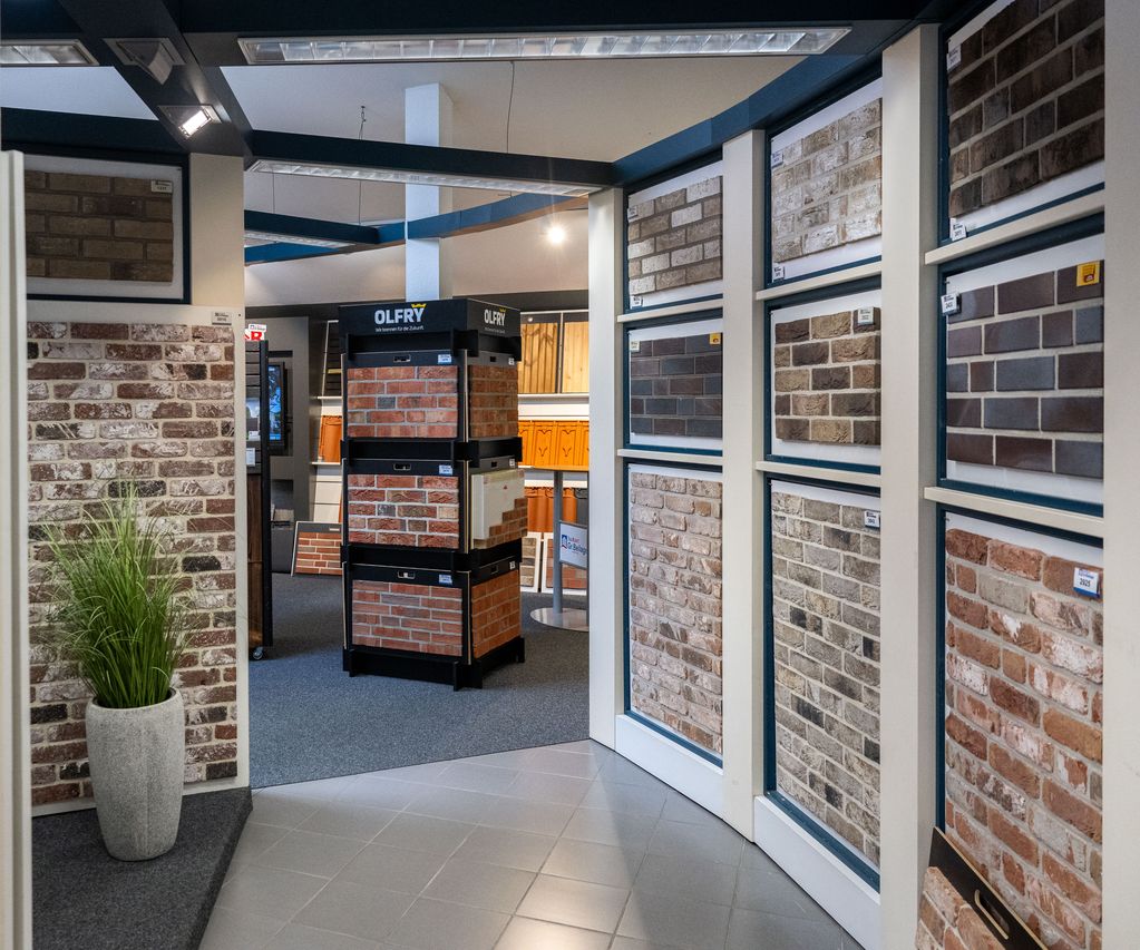 Bild mit verschiedenen Verblendern und Dachziegeln in unterschiedlichen Farben und Mustern