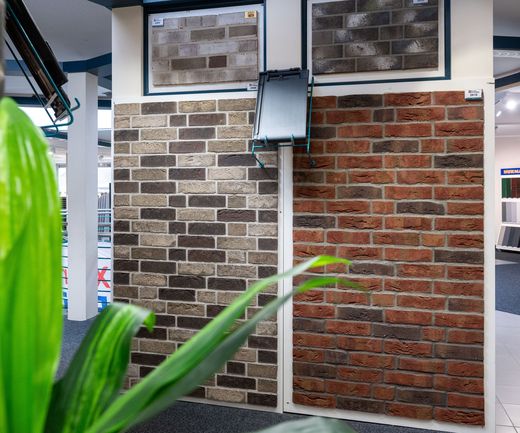 Bild mit verschiedenen Verblendern und Dachziegeln in unterschiedlichen Farben und Mustern