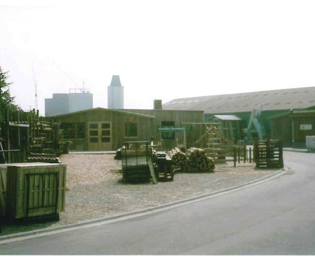 Außengelände mit Baustoffpaletten bei bauXpert Köhn