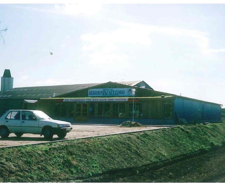 Historische Außenansicht des Baustoffhandels Köhn