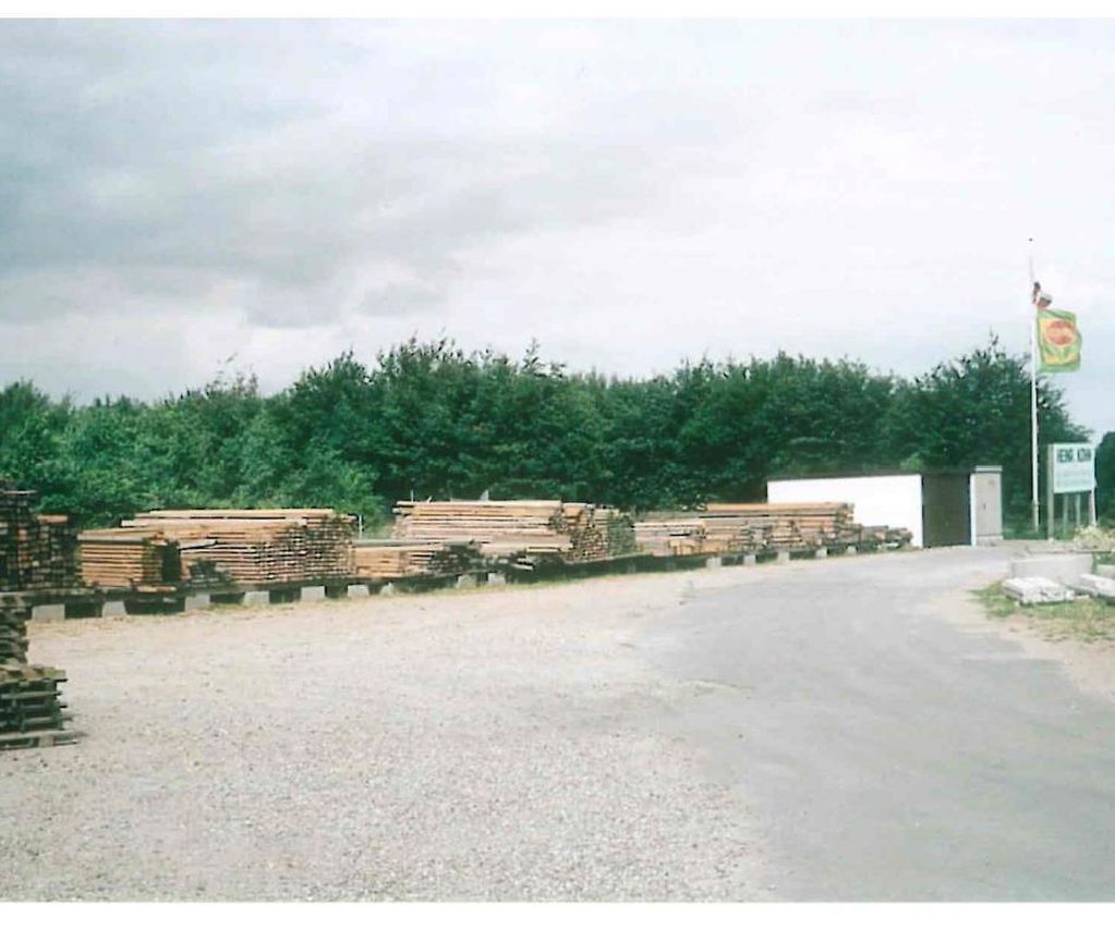 Holzlager im Außenbereich bei bauXpert Köhn früher