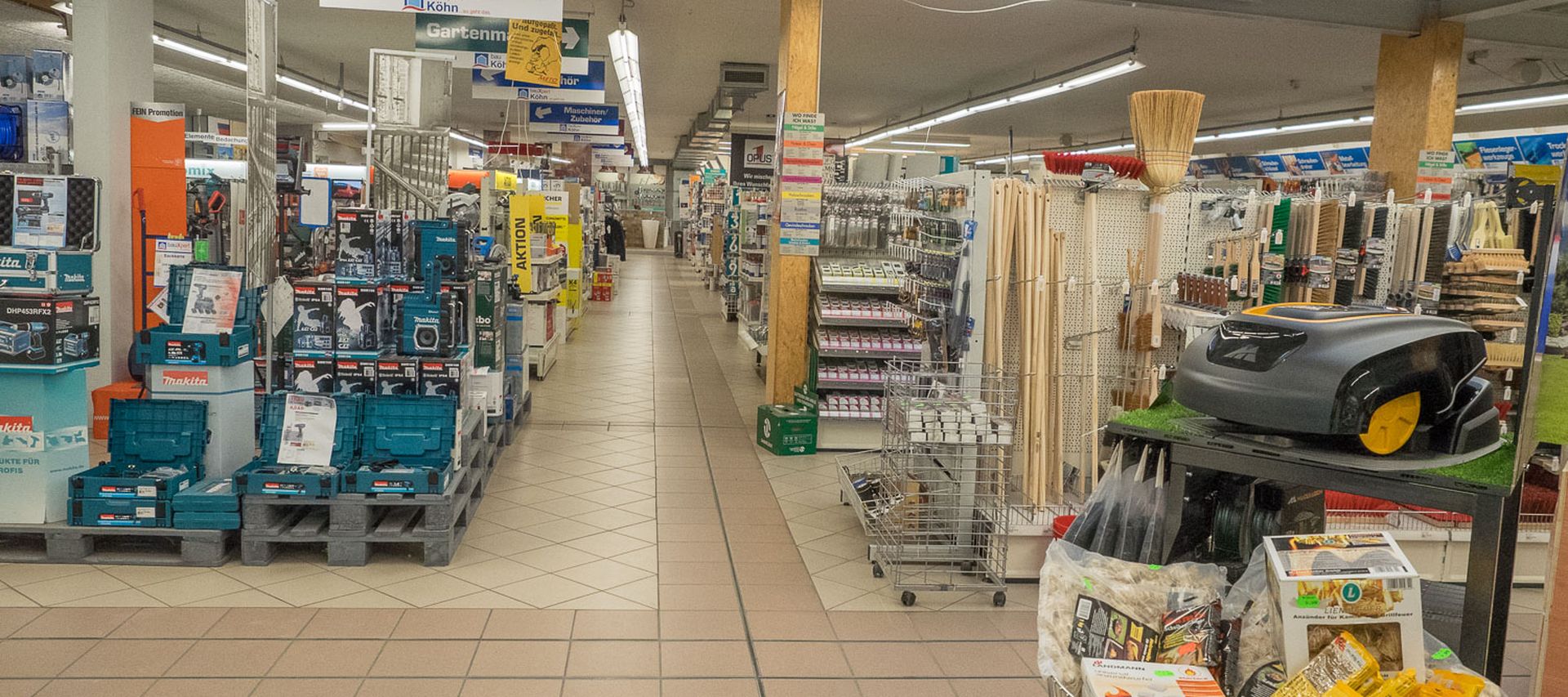 Verkaufsfläche Werkzeuge und Eisenwaren bei bauXpert Köhn