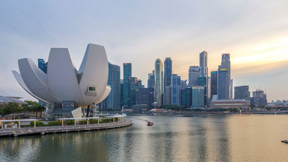 Stock photo of Singapore skyline — Marina Bay Sands and city skyline