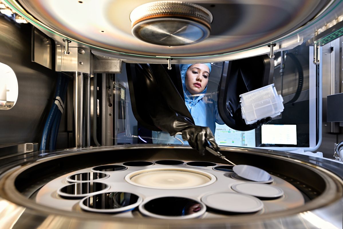 PhotonicIntegration_cleanroom_AkankshaKapoorTUe