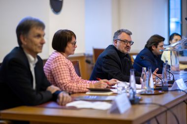 Bürgermeister Ringle bei der Vorstellung des Heilbronner WIR-Paktes ggü. des Klimabeirates im Rathaus.