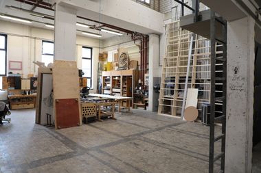 Eine Werkstatthalle im Theater Heilbronn.