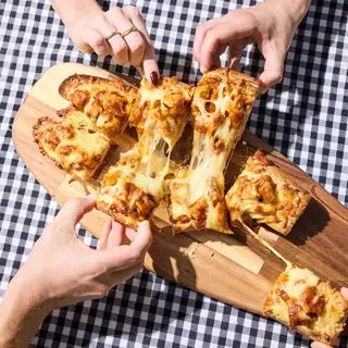 BUTTER
CHICKEN
GARLIC
BREAD
