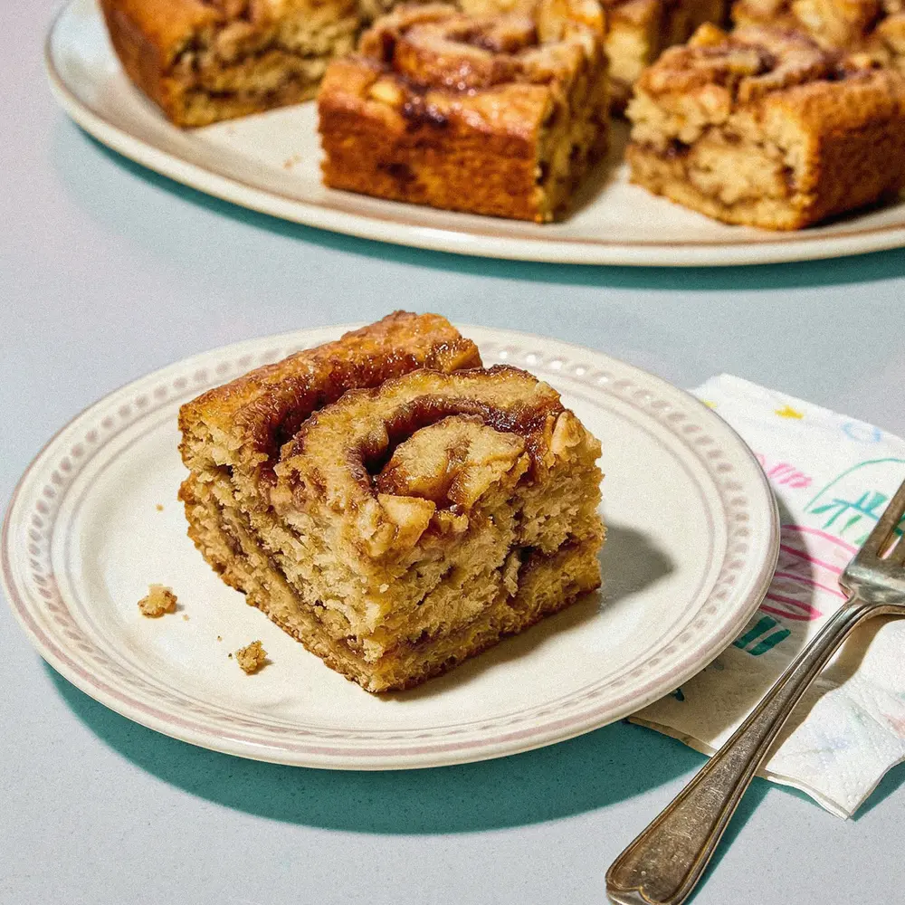 Cinnamon Roll Apple Cake – finished dish