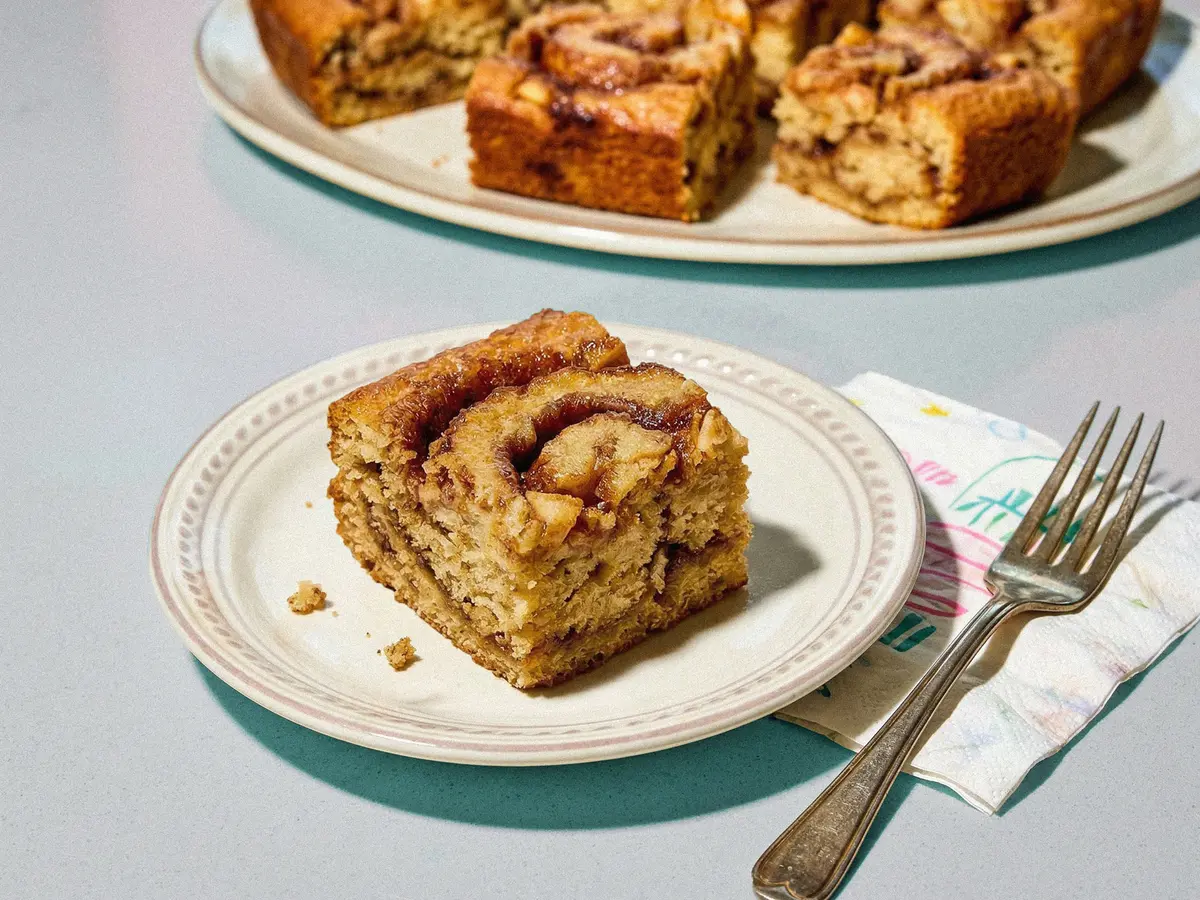 Cinnamon Roll Apple Cake – finished dish