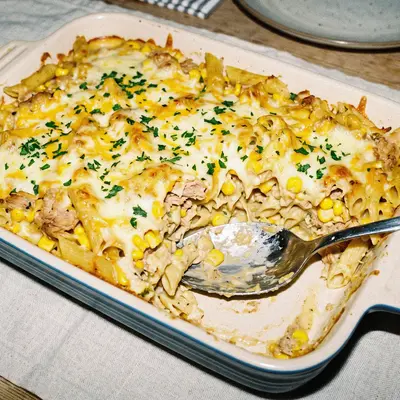 EASY
TUNA
PASTA
BAKE