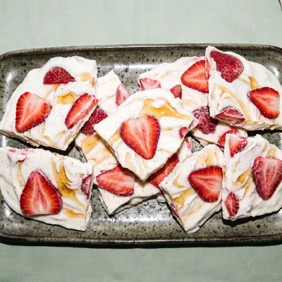 FROSTED
YOGHURT
BARK