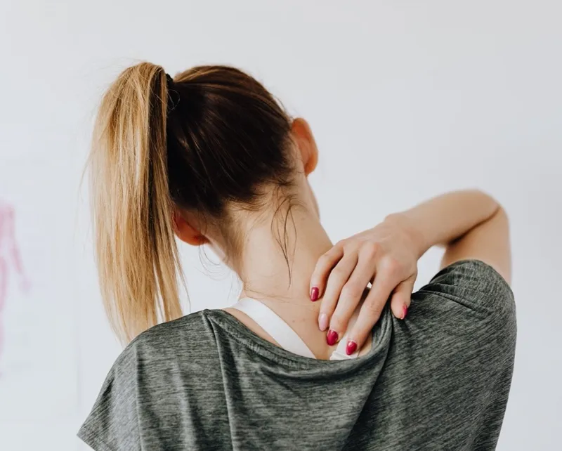 ARTROSI CERVICALE: COS’È, CAUSE E RIMEDI