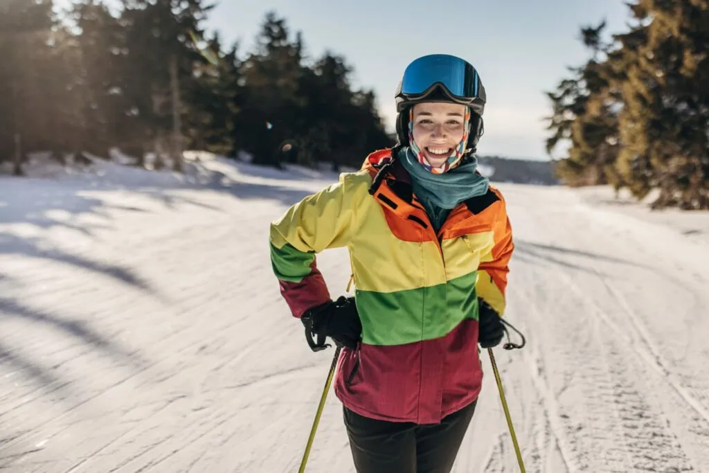 abbigliamento sci di discesa