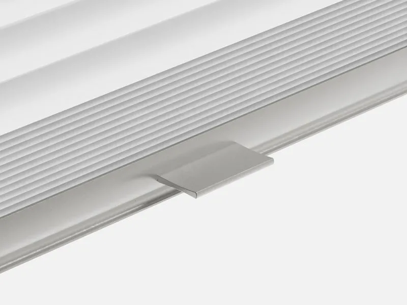 Plissee mit der Premium-Ausstattung mit Aluminium-Designgriff und silbernem Profil
