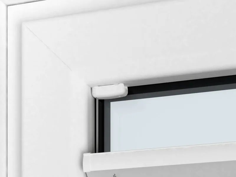 [1/2] Plissee nach Maß mit Schrauben vor der Fensterscheibe befestigt