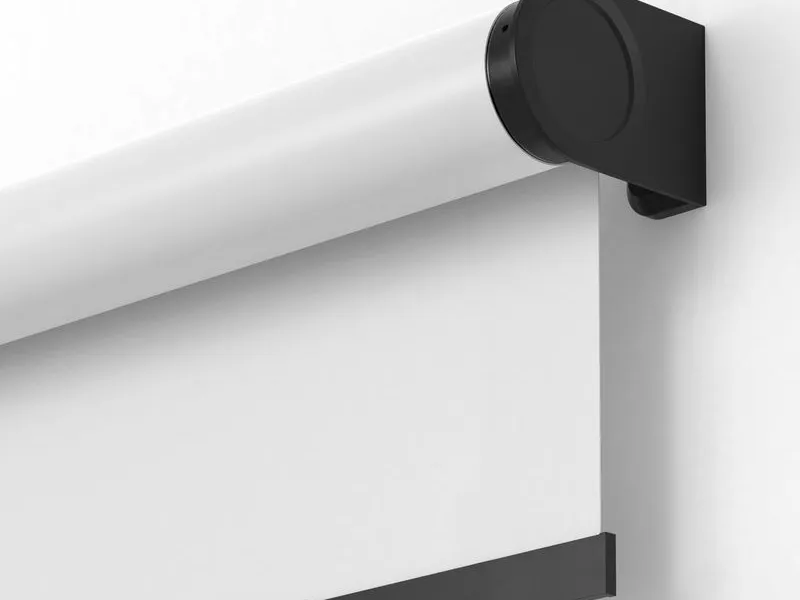 Smart-Home-Rollo an die Wand geschraubt