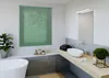 Grüne Jalousie im Badezimmer