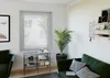 Silberne Jalousien im Wohnzimmer