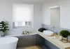 Weißes Rollo im Badezimmer