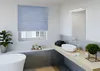 Blaues Rollo im Badezimmer