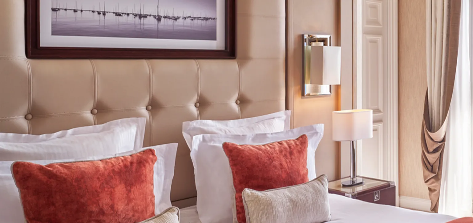 Lit de la chambre Deluxe du grand hotel Dinard