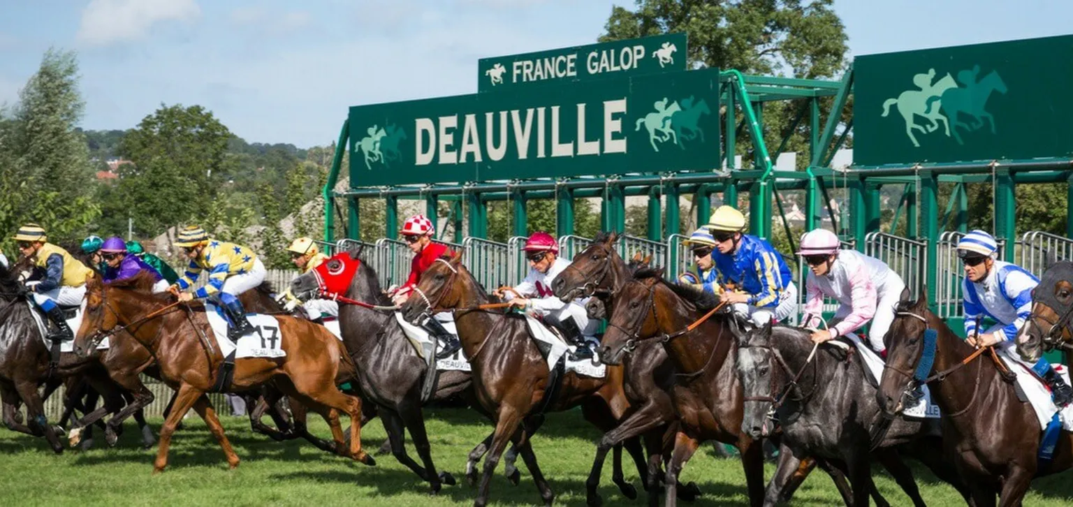 Evènement Courses hippique l'Hôtel le Normandy à Deauville