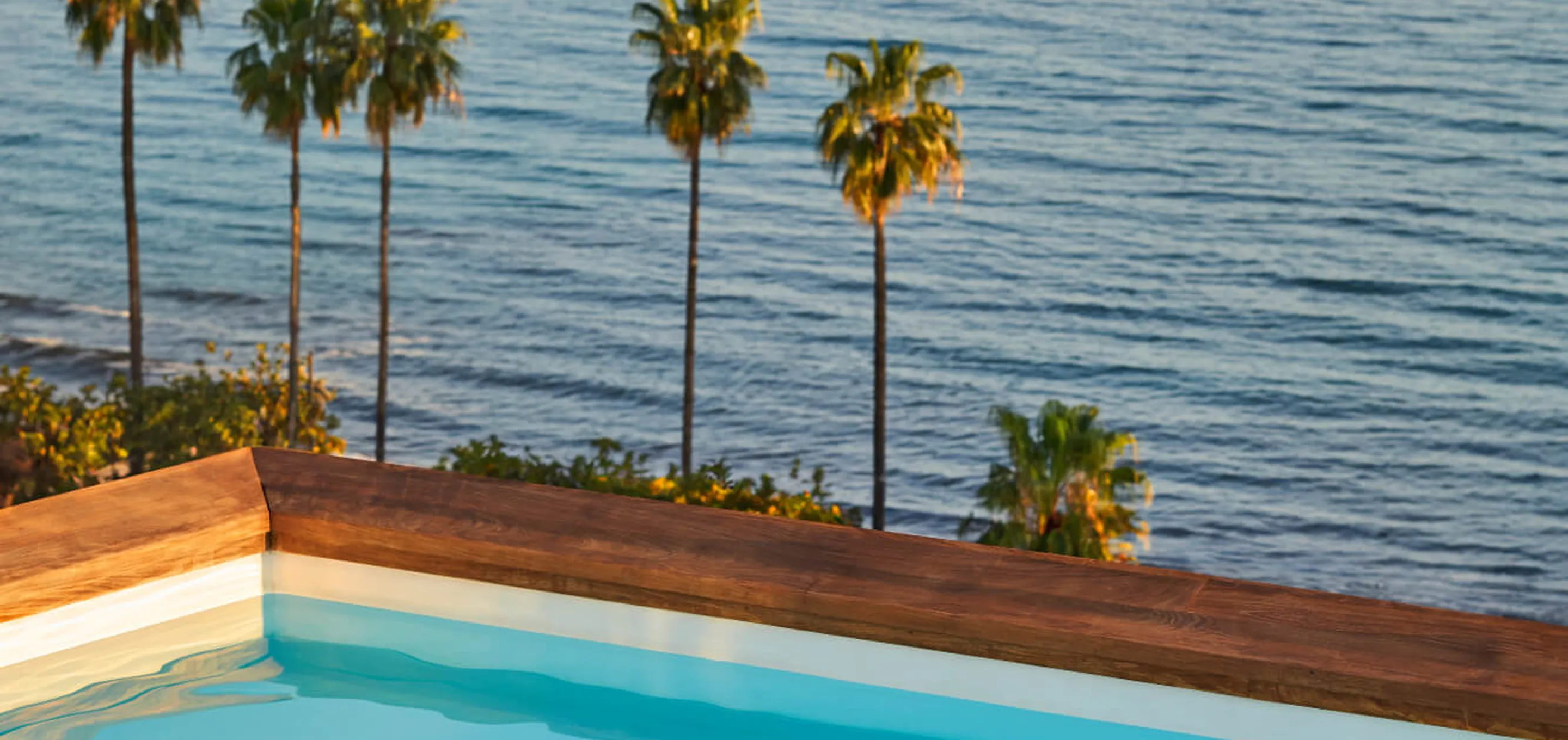 Cannes, piscine suite