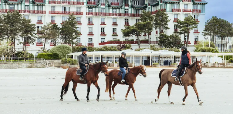 Balade à cheval sur la plage de La Baule