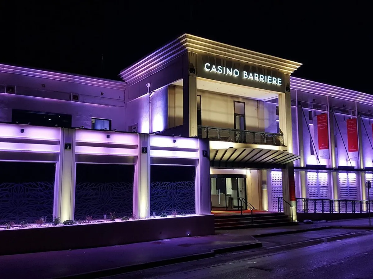Facade du Casino de Carry le rouet