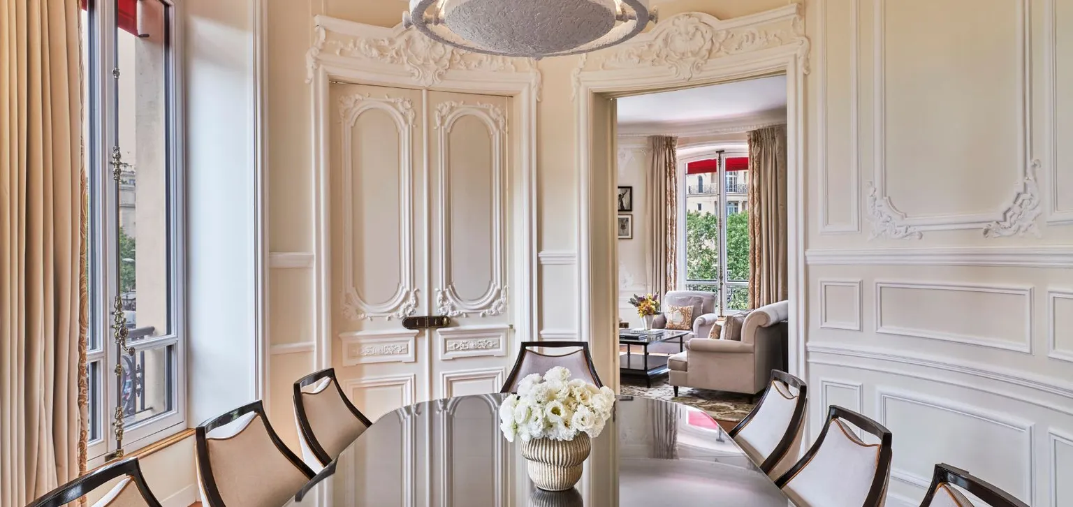 Salle à manger de la Suite signature Champs Élysées au Fouquet's Paris