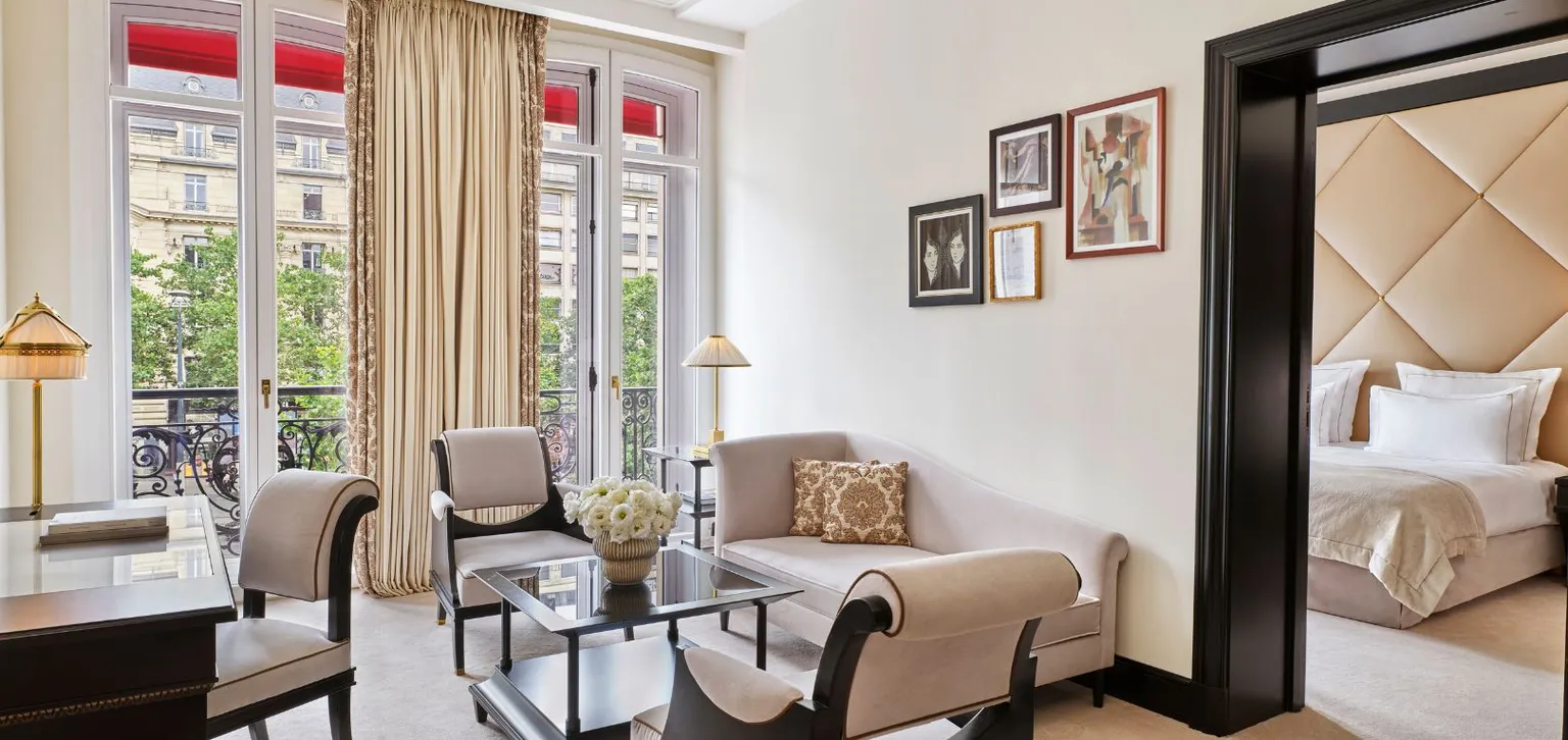 Salon de la suite prestige Champs Élysées au Fouquet's Paris