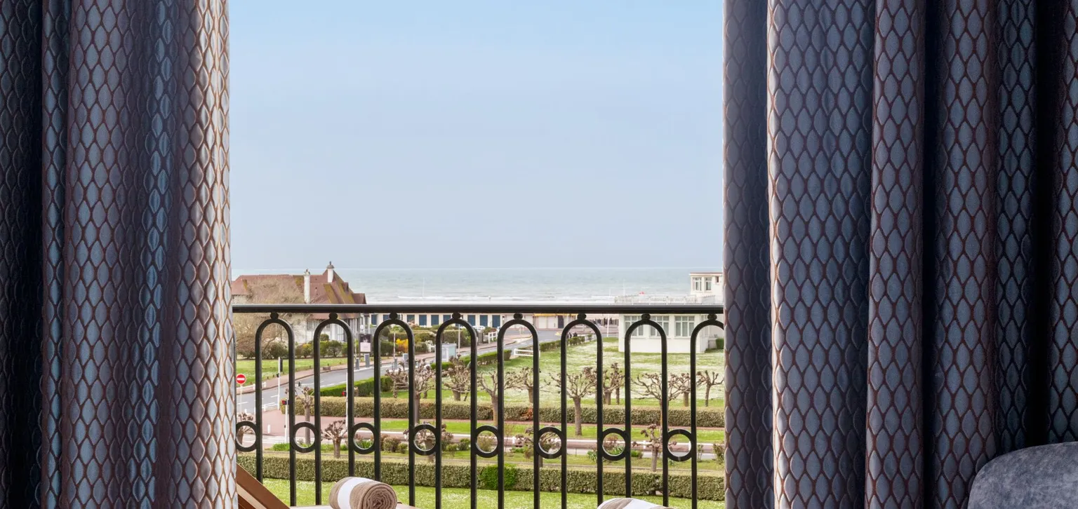 terrasse de la chambre deluxe à l'hôtel le royal à deauville